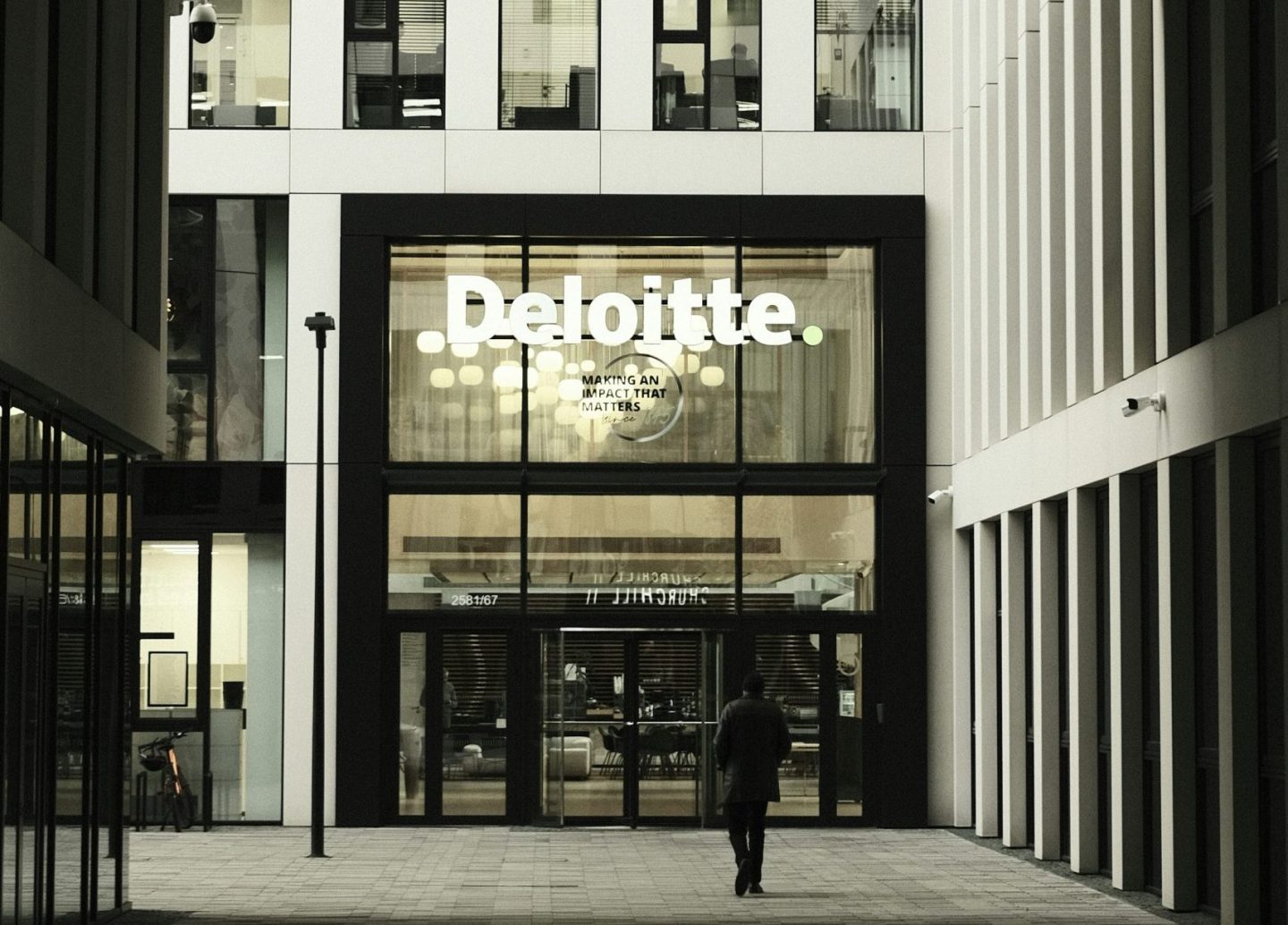 Dirbtinio intelekto agentams prisiimant daugiau užduočių, valdymas tampa prioritetu